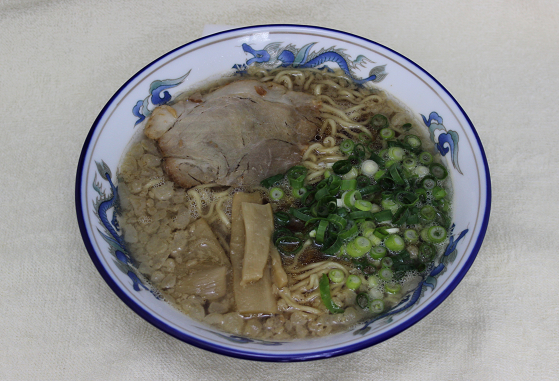 ラーメン　大：680円　並：530円　半：380円